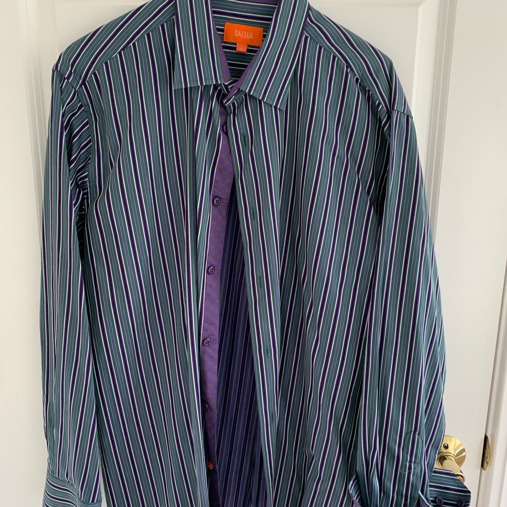 Mens Button Down Shirt.  Size L $8